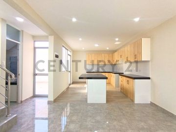 SE VENDE CASA DE ESTRENO EN TACNA