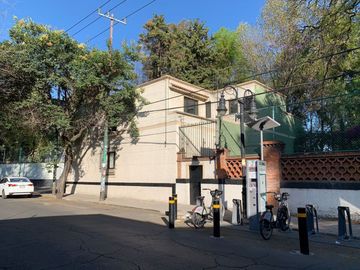Muy amplia casa en col. del Carmen Coyoacán
