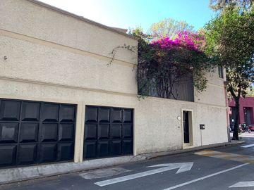 Muy amplia casa en col. del Carmen Coyoacán