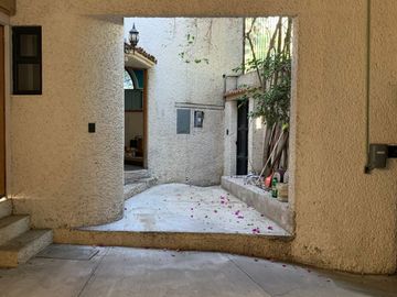 Muy amplia casa en col. del Carmen Coyoacán