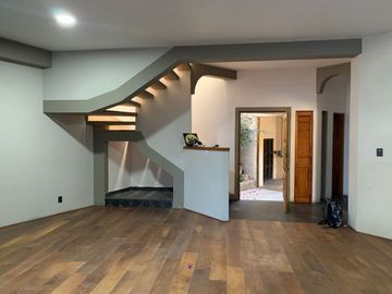 Muy amplia casa en col. del Carmen Coyoacán