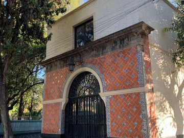 Muy amplia casa en col. del Carmen Coyoacán