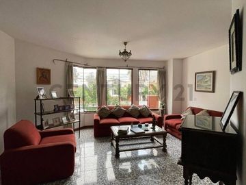 Ocasion!! Vendo amplio departamento en cerca a Raul Ferrero