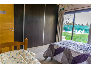 VENTA DE CASA MODERNA CON PISCINA EN VISTALBA – LUJN DE CUYO, MZA