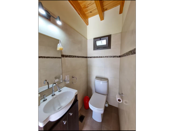 VENTA DE CASA MODERNA CON PISCINA EN VISTALBA – LUJN DE CUYO, MZA