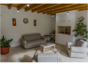 VENTA DE CASA MODERNA CON PISCINA EN VISTALBA – LUJN DE CUYO, MZA