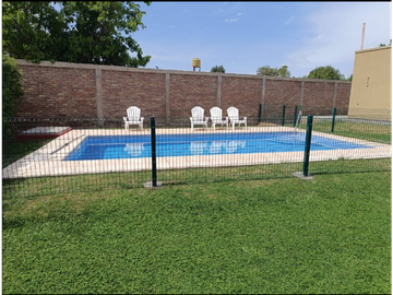 VENTA DE CASA MODERNA CON PISCINA EN VISTALBA – LUJN DE CUYO, MZA