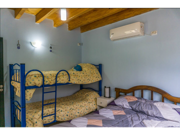 VENTA DE CASA MODERNA CON PISCINA EN VISTALBA – LUJN DE CUYO, MZA