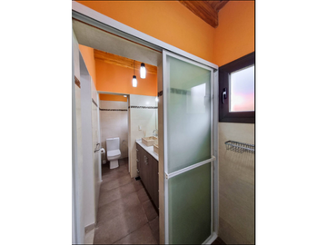 VENTA DE CASA MODERNA CON PISCINA EN VISTALBA – LUJN DE CUYO, MZA