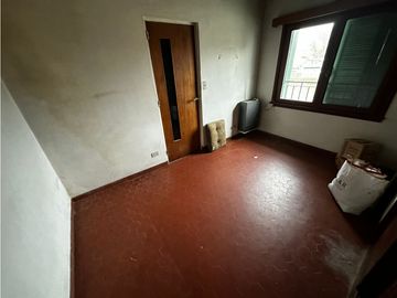 VENTA CHALET A RECICLAR. ZONA GUEMES