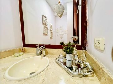 VENDO APARTAMENTO CON HERMOSA VISTAEN EL POBLADO - LA TOMATERA