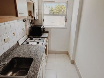 DEPTO 2 AMB CON COCHERA EN VENTA - BECCAR