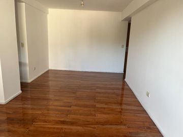 DEPTO 2 AMB CON COCHERA EN VENTA - BECCAR