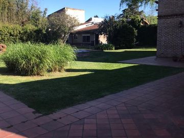 CASA TERRENO 2000 MTS VENTA VILLA DE MAYO PILETA
