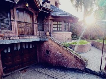 VENTA CASA CHALET 6 AMBIENTES EN ITUZAINGO NORTE