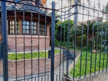 VENTA CASA CHALET 6 AMBIENTES EN ITUZAINGO NORTE