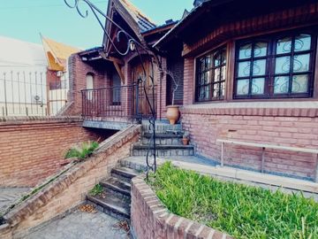 VENTA CASA CHALET 6 AMBIENTES EN ITUZAINGO NORTE