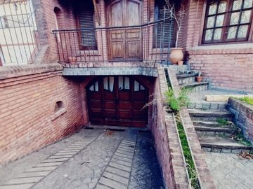 VENTA CASA CHALET 6 AMBIENTES EN ITUZAINGO NORTE