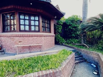 VENTA CASA CHALET 6 AMBIENTES EN ITUZAINGO NORTE