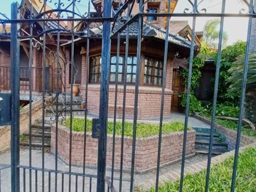 VENTA CASA CHALET 6 AMBIENTES EN ITUZAINGO NORTE
