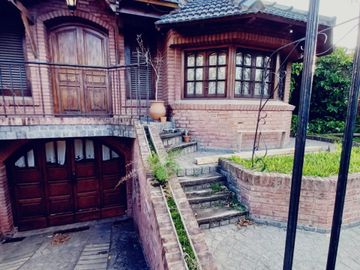 VENTA CASA CHALET 6 AMBIENTES EN ITUZAINGO NORTE