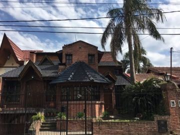 VENTA CASA CHALET 6 AMBIENTES EN ITUZAINGO NORTE