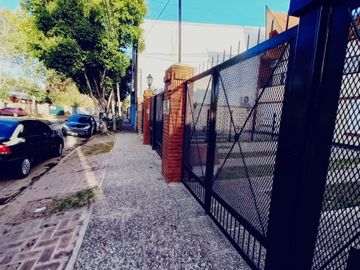 VENTA CASA CHALET 6 AMBIENTES EN ITUZAINGO NORTE
