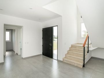 Casa a estrenar en ALQUILER San Sebastian Area 12