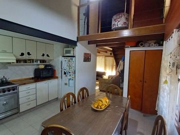 VENTA PH tipo casa con galpón excelente ubicación