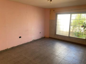 Vendo Casa ideal salón o deposito.