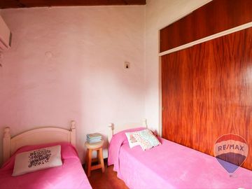 Venta - Casa en Lote doble con pileta. Aranajuez