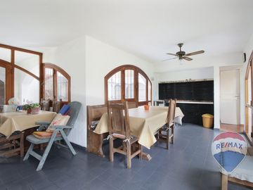 Venta - Casa en Lote doble con pileta. Aranajuez