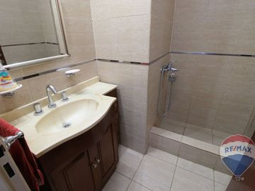 Venta - Casa en Lote doble con pileta. Aranajuez