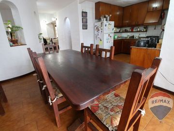 Venta - Casa en Lote doble con pileta. Aranajuez