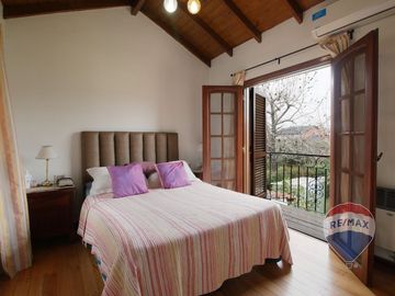 Venta - Casa en Lote doble con pileta. Aranajuez