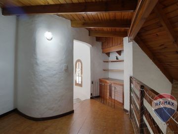 Venta - Casa en Lote doble con pileta. Aranajuez