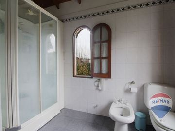 Venta - Casa en Lote doble con pileta. Aranajuez