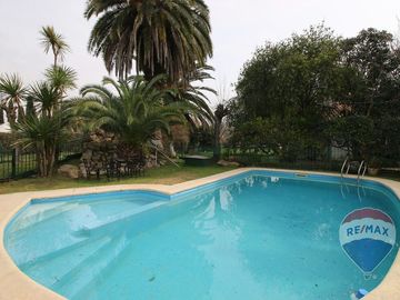 Venta - Casa en Lote doble con pileta. Aranajuez