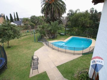 Venta - Casa en Lote doble con pileta. Aranajuez
