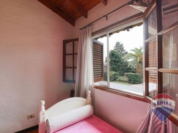 Venta - Casa en Lote doble con pileta. Aranajuez