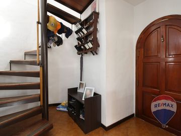 Venta - Casa en Lote doble con pileta. Aranajuez