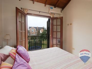 Venta - Casa en Lote doble con pileta. Aranajuez
