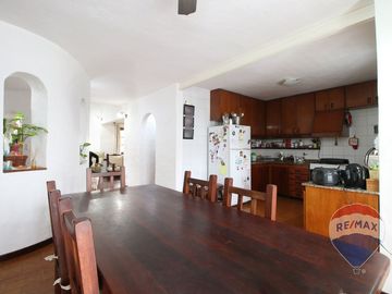 Venta - Casa en Lote doble con pileta. Aranajuez