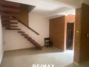 Casa en venta 3 dormitorios Barrio Los Troncos