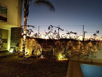 Casa en venta en Altozano, Morelia, con jardín y alberca