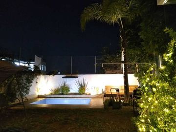 Casa en venta en Altozano, Morelia, con jardín y alberca
