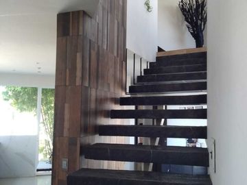 Casa en venta en Altozano, Morelia, con jardín y alberca