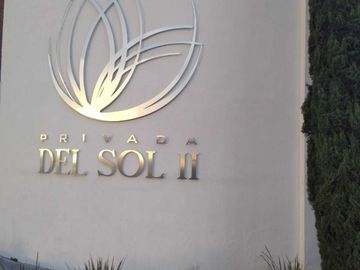 Casa en venta en Altozano, Morelia, con jardín y alberca