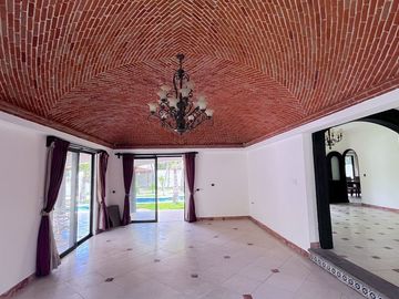 Casa Estilo Hacienda en Cancún – Techos de Bóveda, Alberca y Casa de Visitas