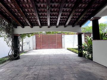 Casa Estilo Hacienda en Cancún – Techos de Bóveda, Alberca y Casa de Visitas
